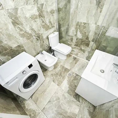 600 Apartment *
