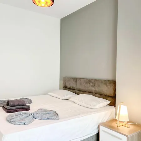 600 * Golem (Tirana)