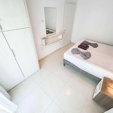 Apartment 600 Golem (Tirana)